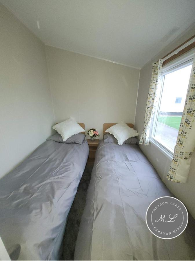 Palm Grove 181- Golden Palm - Pet Friendly, Wifi, Central Heating, Bed Linen - Meadow Lakes Caravan & Lodge Hire Чапъл Сейнт Лионардс Екстериор снимка