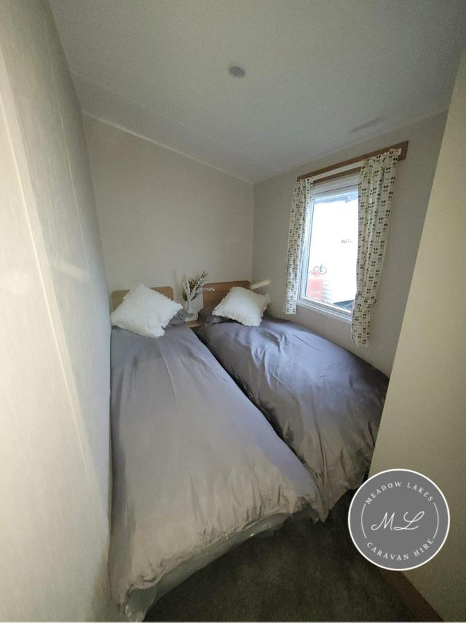 Palm Grove 181- Golden Palm - Pet Friendly, Wifi, Central Heating, Bed Linen - Meadow Lakes Caravan & Lodge Hire Чапъл Сейнт Лионардс Екстериор снимка