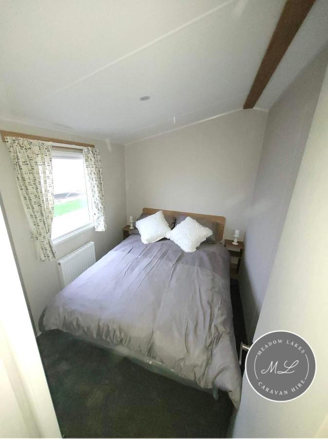 Palm Grove 181- Golden Palm - Pet Friendly, Wifi, Central Heating, Bed Linen - Meadow Lakes Caravan & Lodge Hire Чапъл Сейнт Лионардс Екстериор снимка