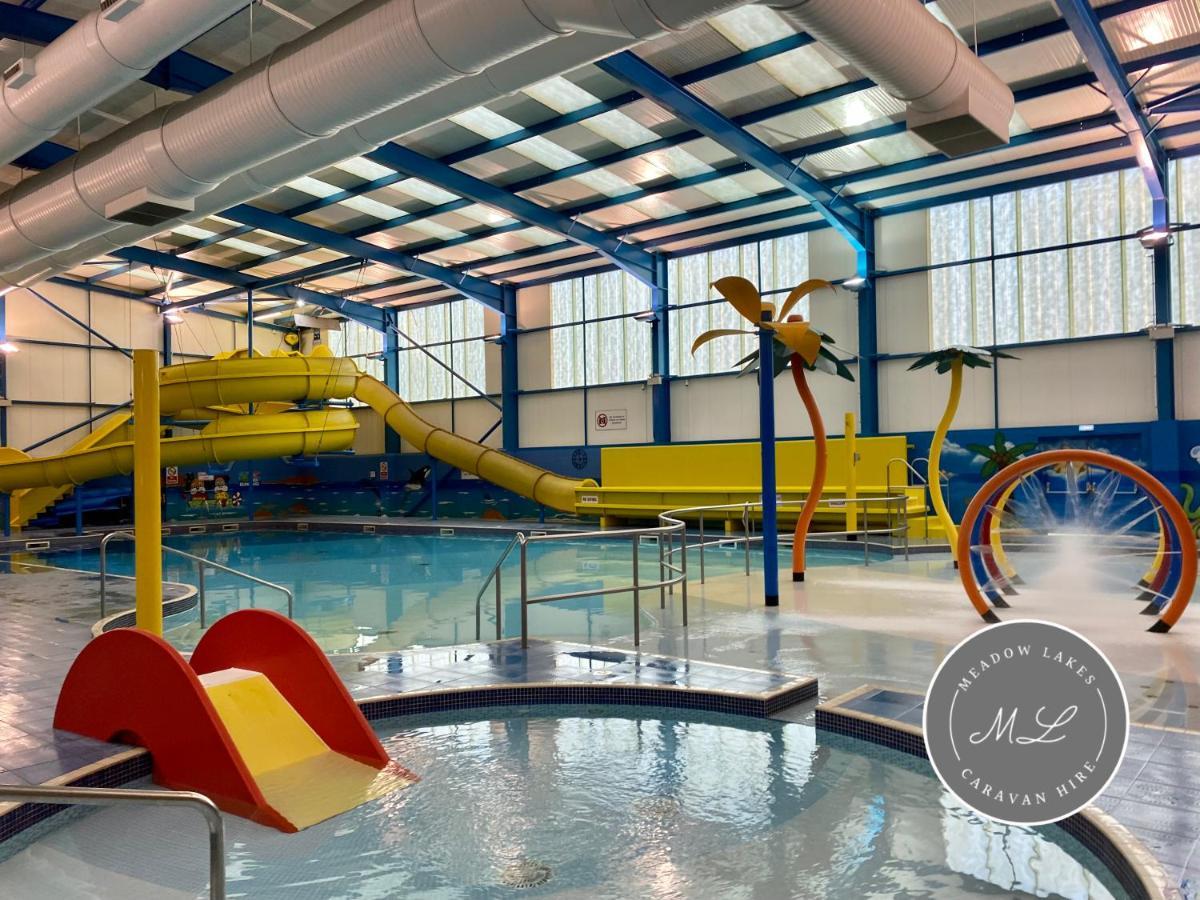 Palm Grove 181- Golden Palm - Pet Friendly, Wifi, Central Heating, Bed Linen - Meadow Lakes Caravan & Lodge Hire Чапъл Сейнт Лионардс Екстериор снимка