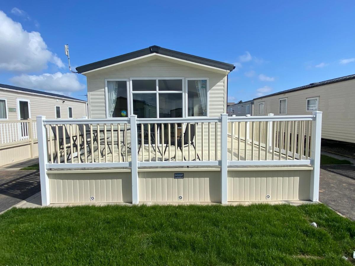 Palm Grove 181- Golden Palm - Pet Friendly, Wifi, Central Heating, Bed Linen - Meadow Lakes Caravan & Lodge Hire Чапъл Сейнт Лионардс Екстериор снимка